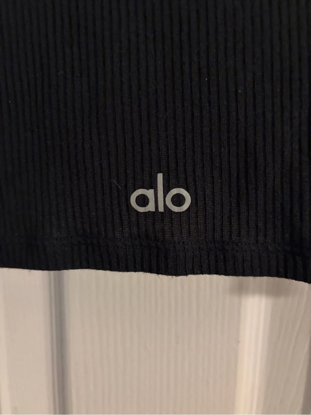 Alo Yoga Black Ribbed Knotty Short Sleeve Crop Top - Size L